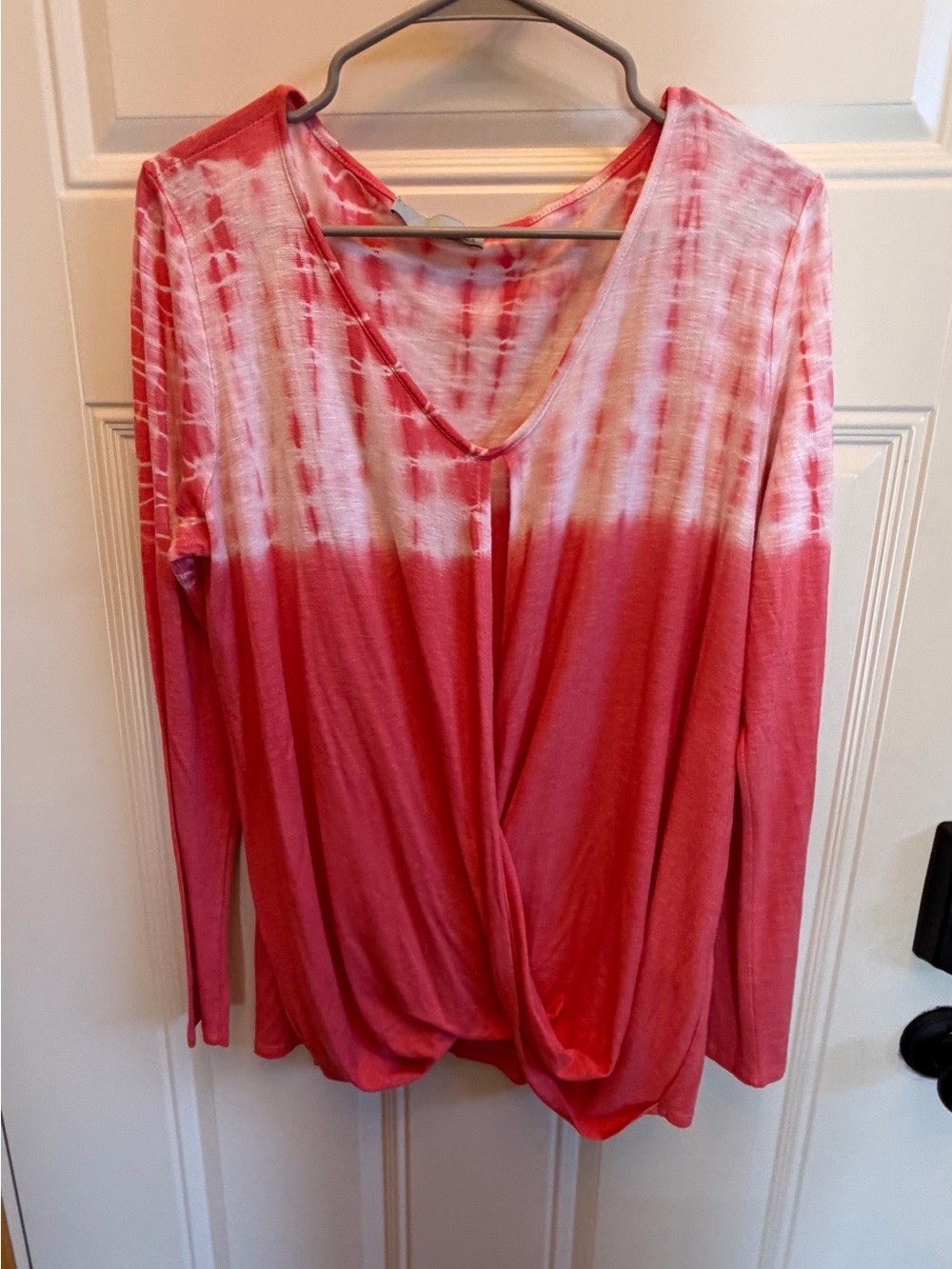 Chatoyant Women's Coral Tie-Dye V-Neck Long Sleeve Top, Size M
